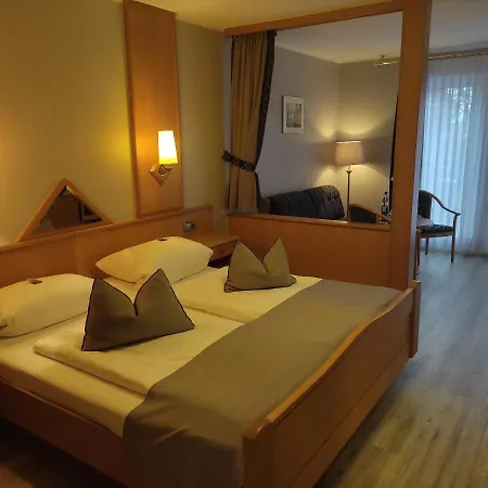 Zum Maerchenwald 3*